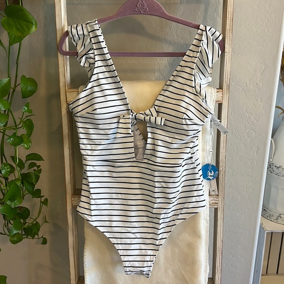 Cupshe White And Black Stripe Ruffle One Piece Swimsuit Deep V - Picture 1 of 3